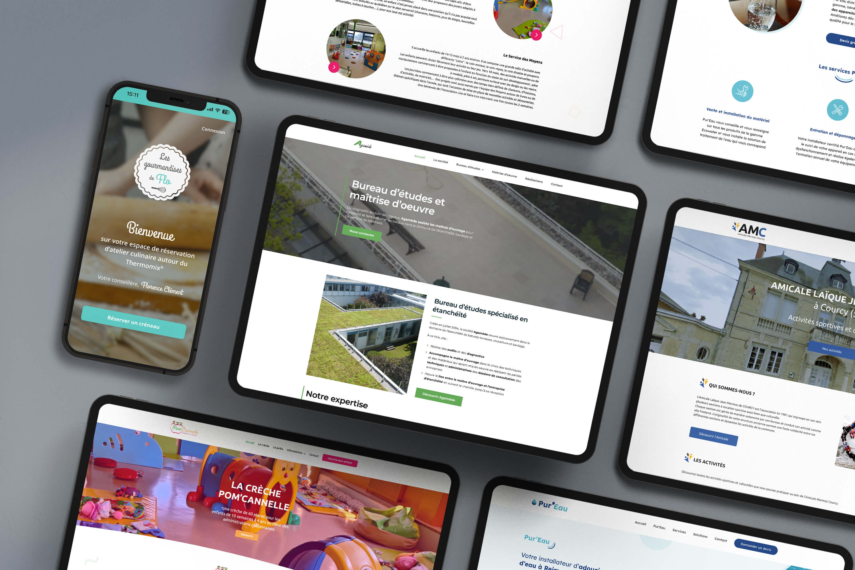 Représente des iPads avec des maquettes de sites internet.